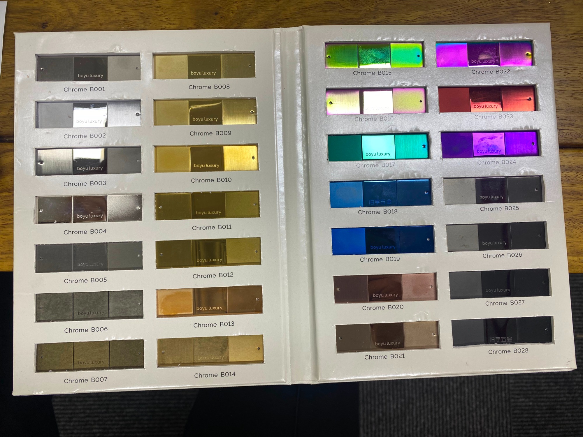 Introducing Our 2025 Premium Hardware Color Cards: Elevate Your Bag Designs with Unmatched Brilliance