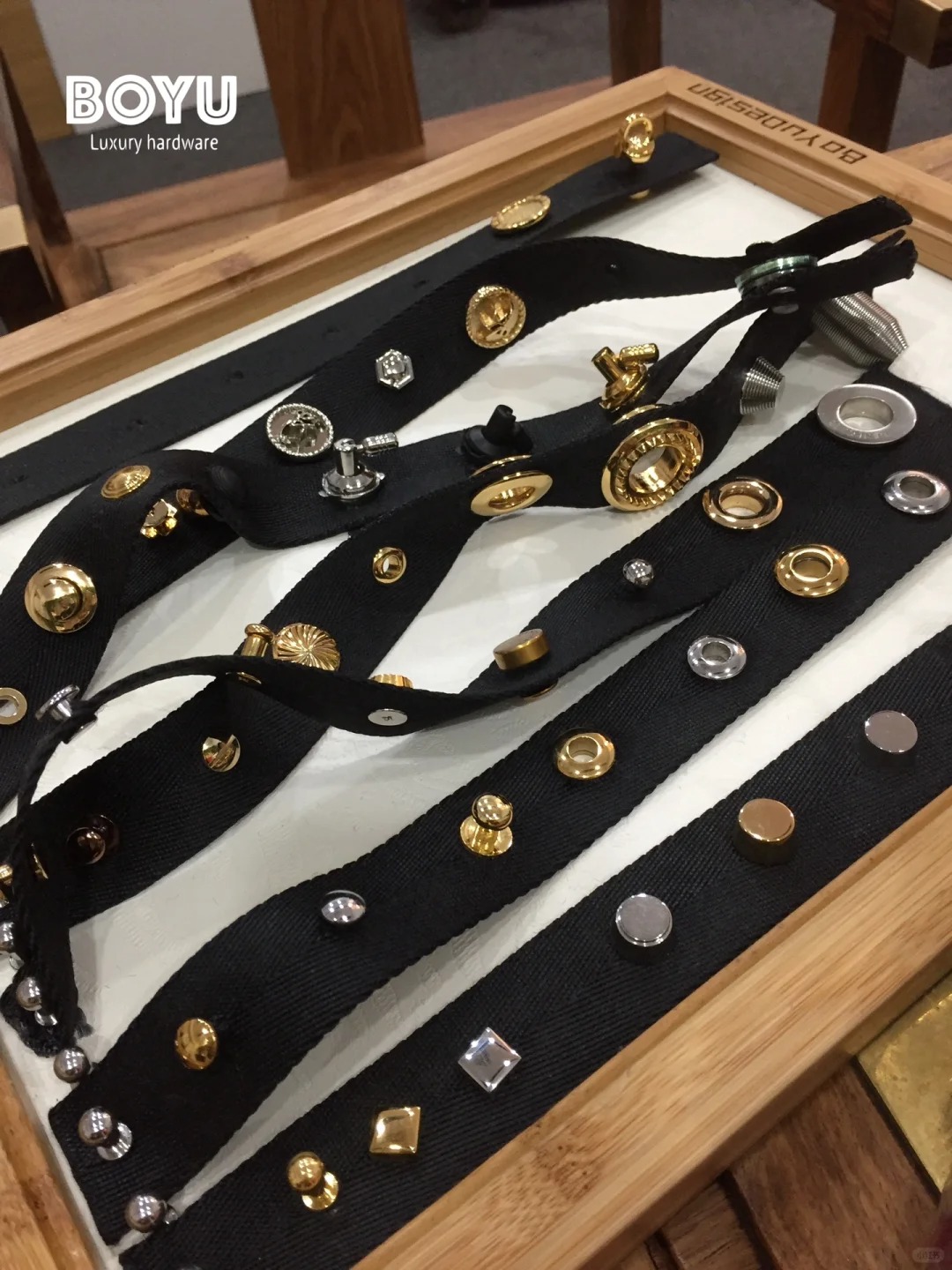 Durable & Customizable Stainless Steel Eyelets and Nails Hardware