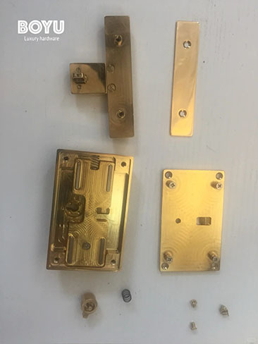 How Many Parts Are in a Bag Lock?