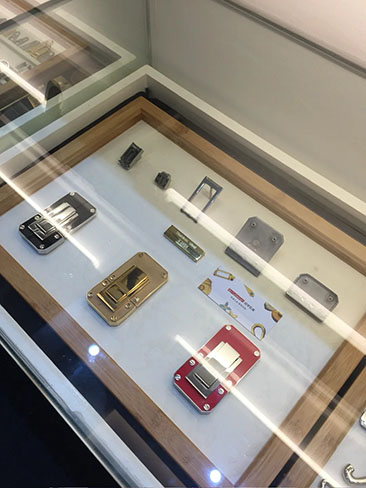 Custom Bag Buckles & Lock Hardware Supplier